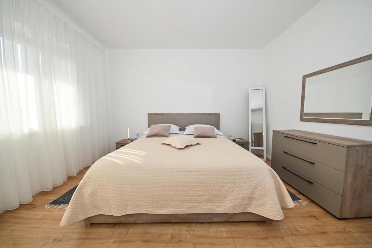 Apartment Irena Posedarje Esterno foto